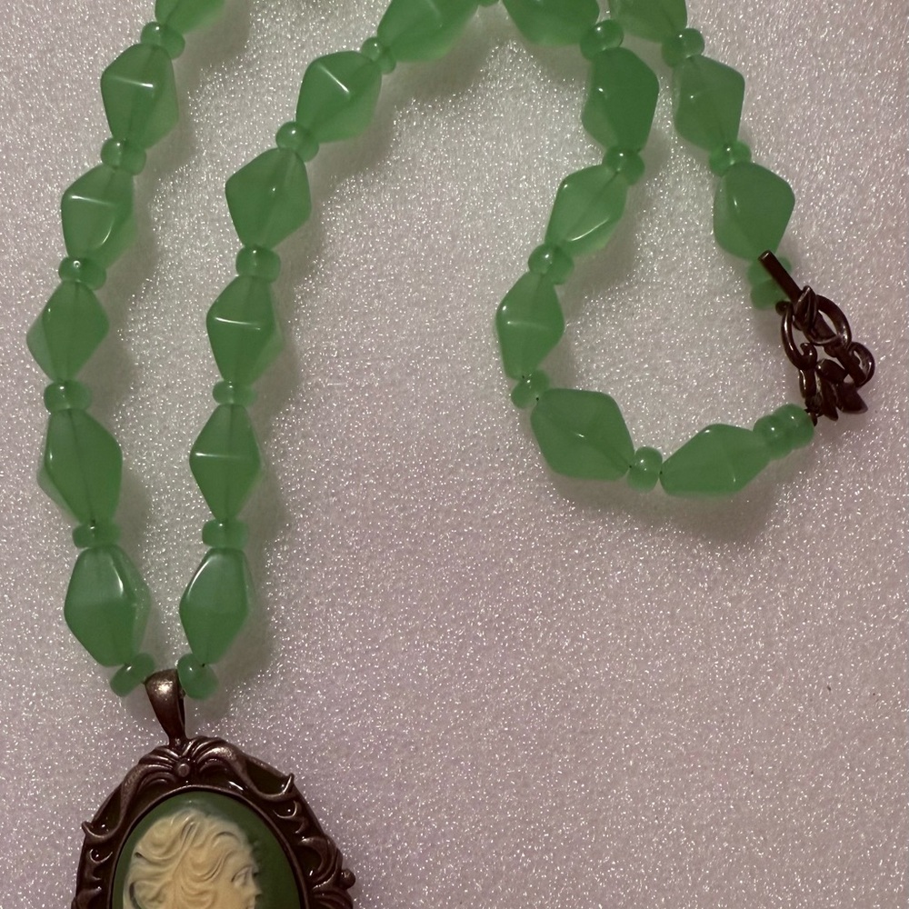 Chunky Green Rhombus Quartz Neck With A Cameo Pendent